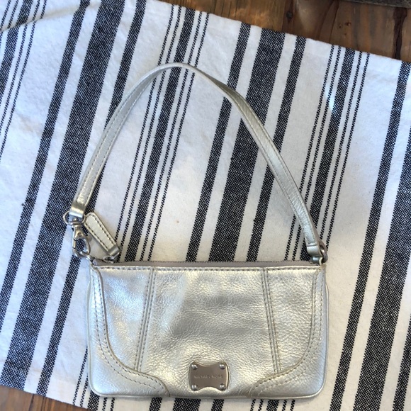 MICHAEL KORS Wristlet - Picture 7 of 7